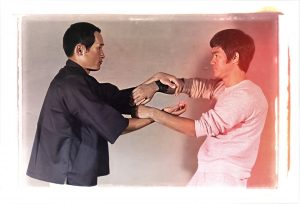 Bruce Lee ze swoim uczniem Tedem Wongiem ćwiczący Chi Sau